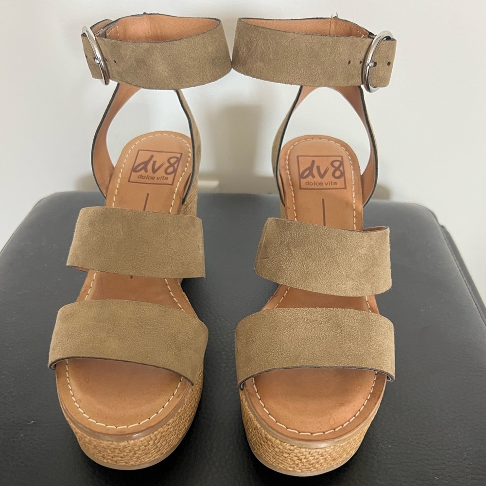 New! DV8 Dolce Vita Bevyn Olive Platform Wedge